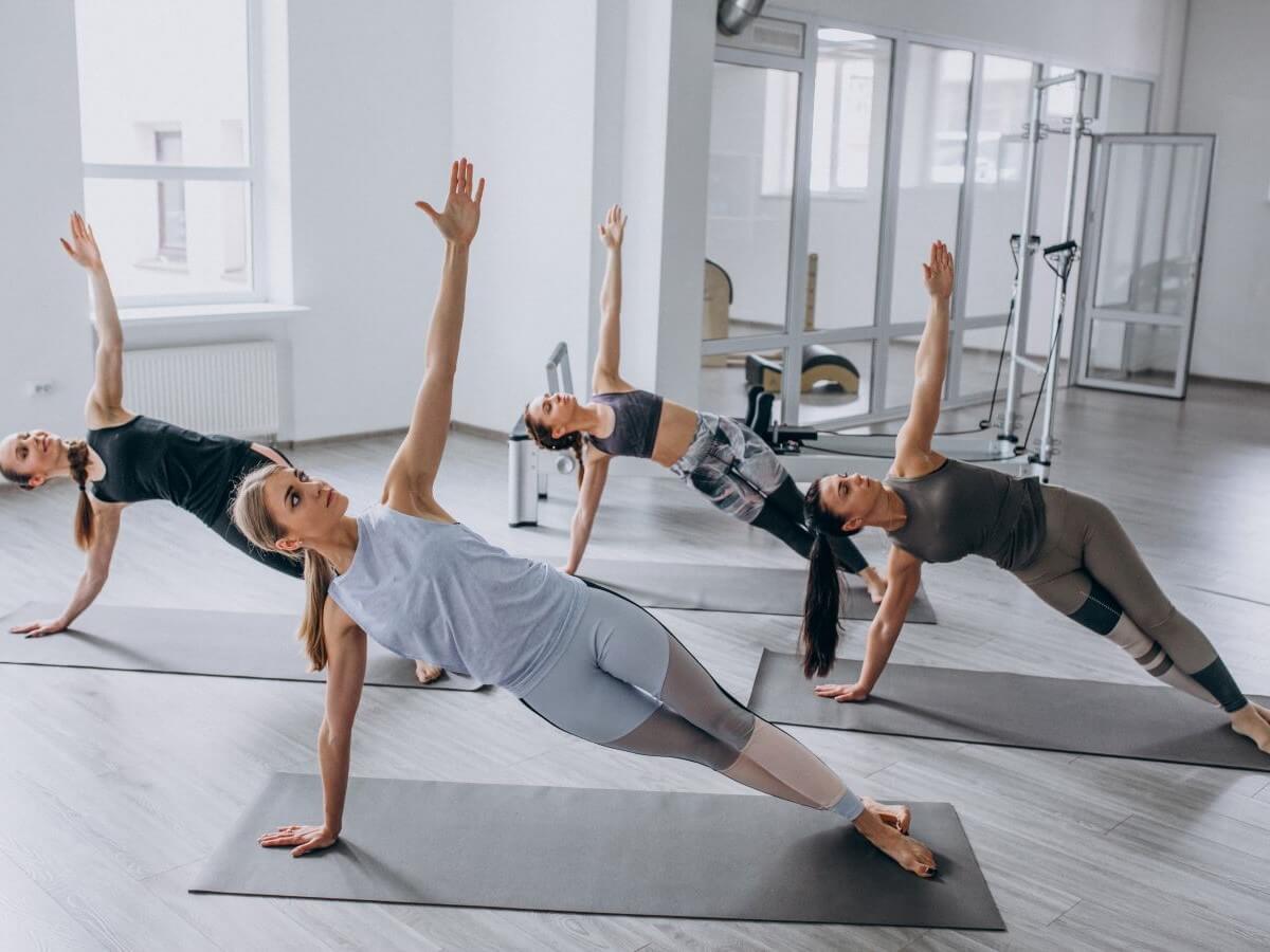Pilates: Kompleksowy przewodnik po ćwiczeniach, korzyściach i praktyce